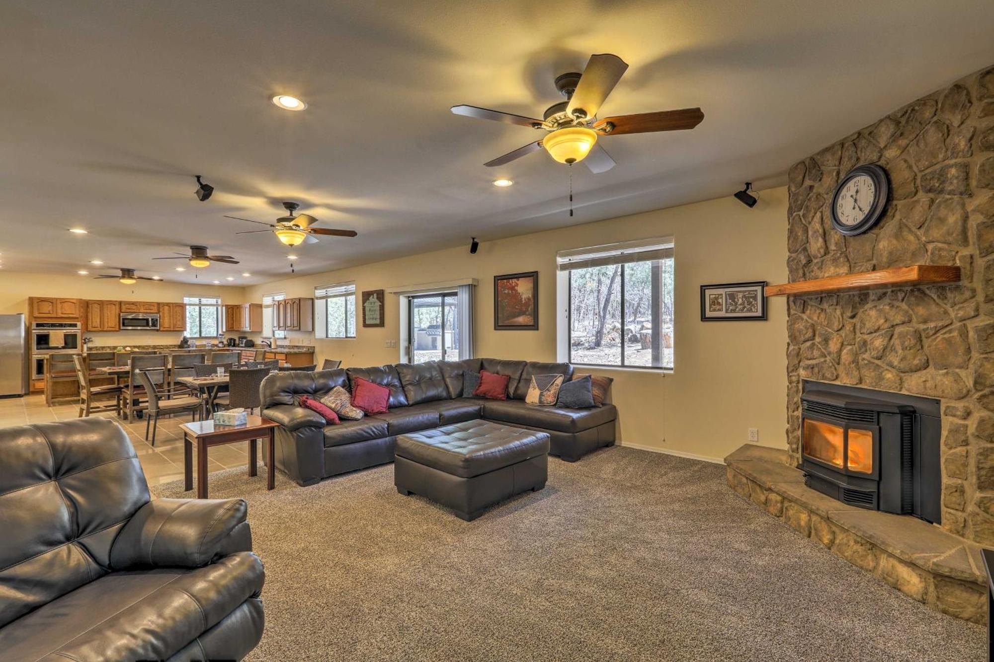 Spacious Pinetop-Lakeside Home With Hot Tub And Grill! Exterior foto